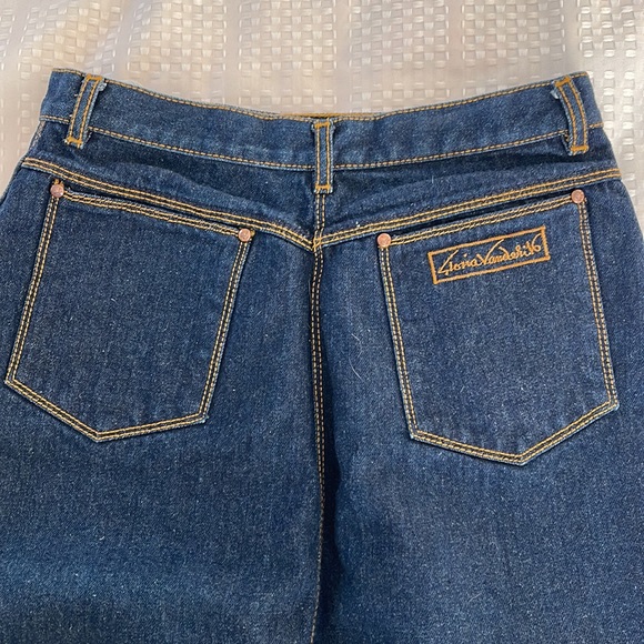Gloria Vanderbilt midcalf dark blue jean skirt with a back slit - Picture 11 of 14